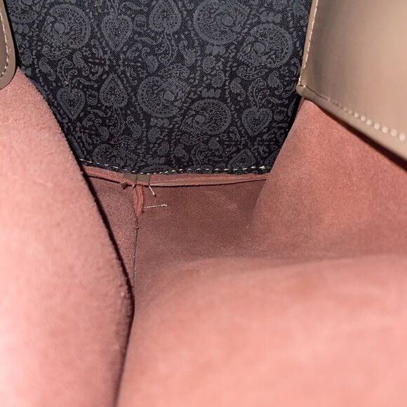 NWOT Montpellier Folds Leather Tote Bag Taupe - Picture 16 of 16